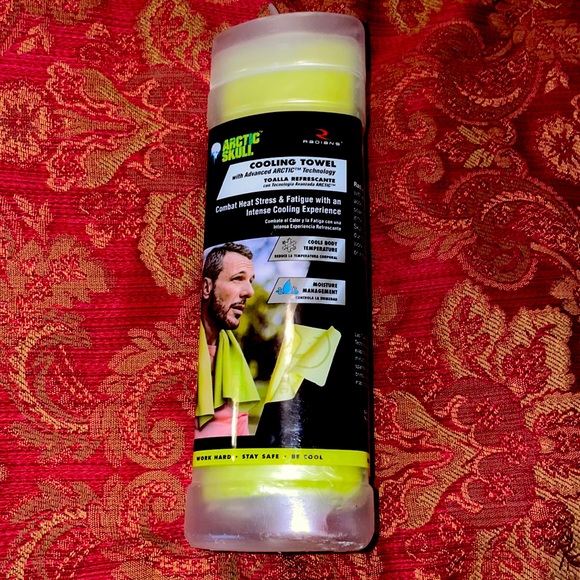 Radians Arctic Skull Cooling Towel - Picture 1 of 4